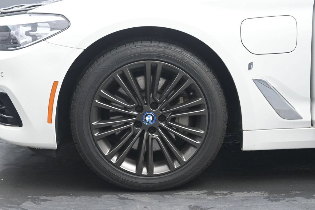 Used 2019 BMW 530e xDrive w/ Convenience Package AWD/4WD image 32