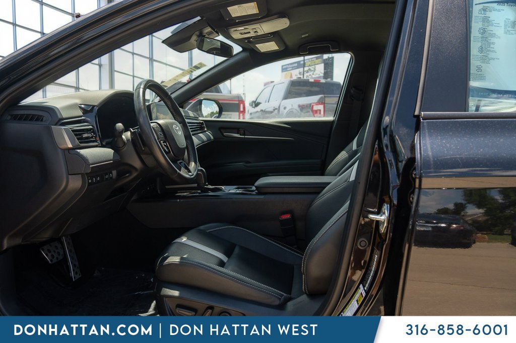 Used 2025 Toyota Camry SE FWD image 3