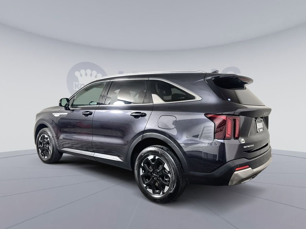 Used 2025 Kia Sorento S AWD/4WD image 4