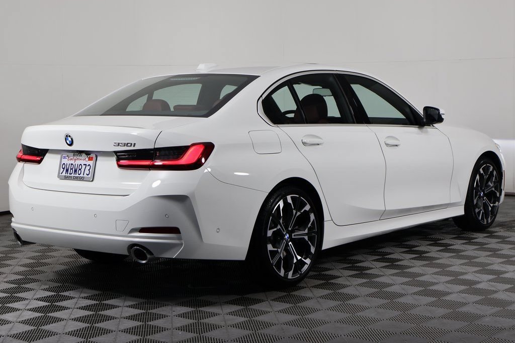 Certified 2026 BMW 330i Sedan w/ Premium Package RWD image 4