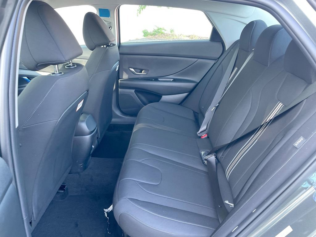 Used 2025 Hyundai Elantra Blue image 47