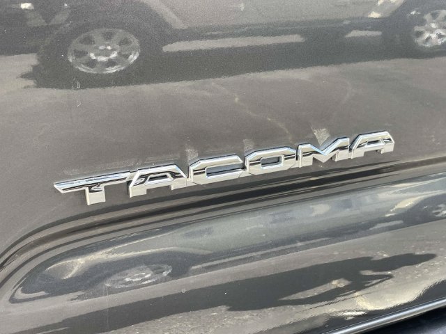 Used 2019 Toyota Tacoma TRD Sport AWD/4WD image 9