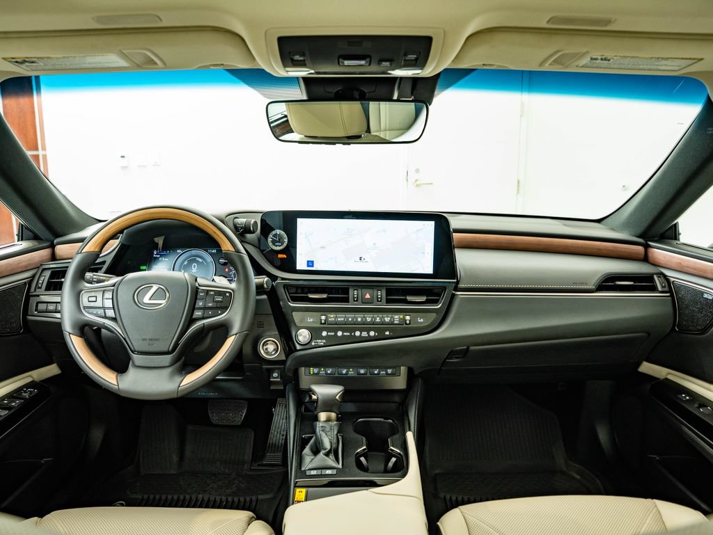 Certified 2024 Lexus ES 300h Ultra Luxury FWD image 4