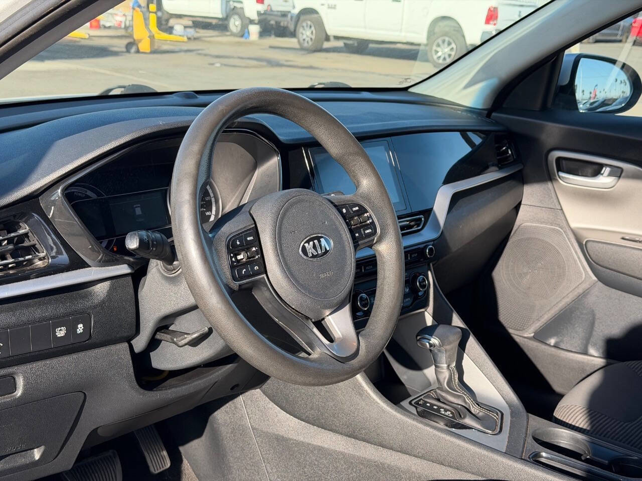 Used 2020 Kia Niro LX image 17