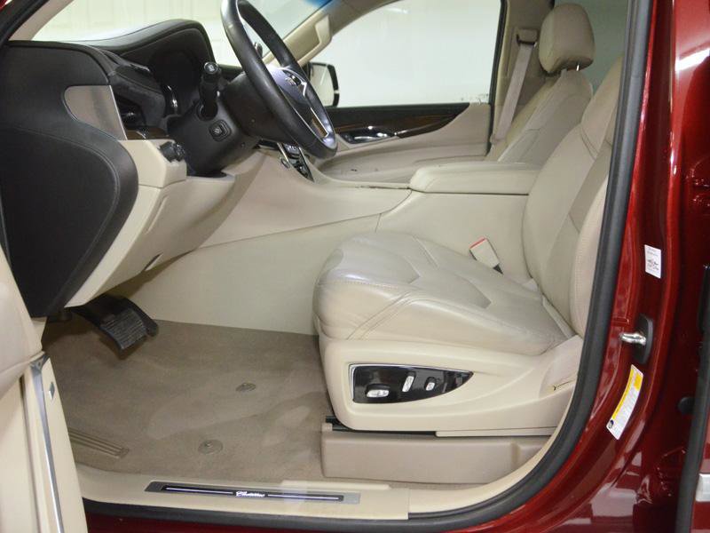 Used 2019 Cadillac Escalade Premium Luxury w/ LPO, Radiant Package AWD/4WD image 17
