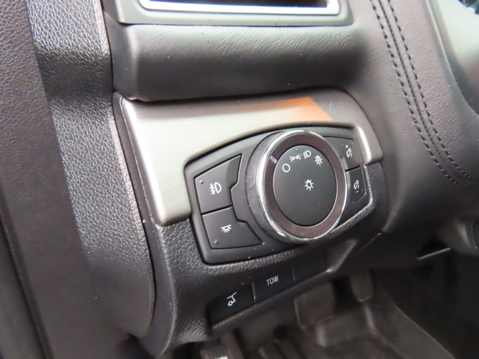 Used 2017 Ford Explorer Platinum image 14