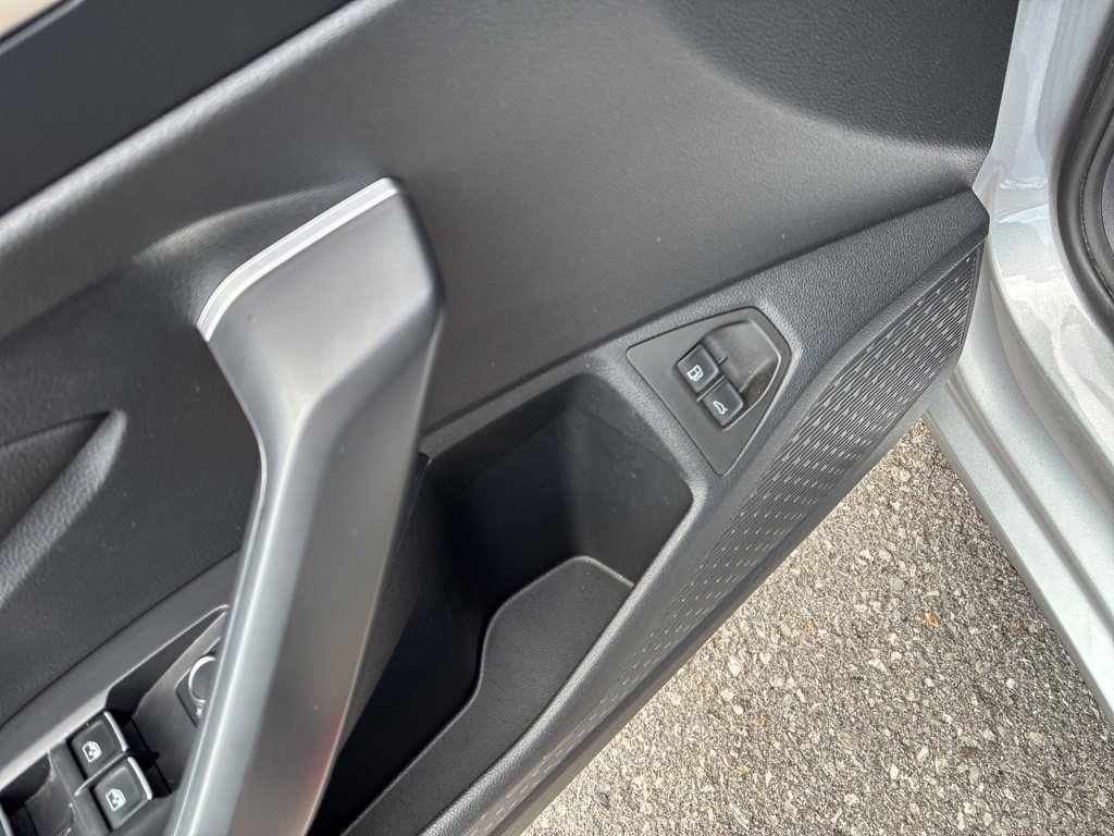 Used 2024 Volkswagen Jetta SE FWD image 39