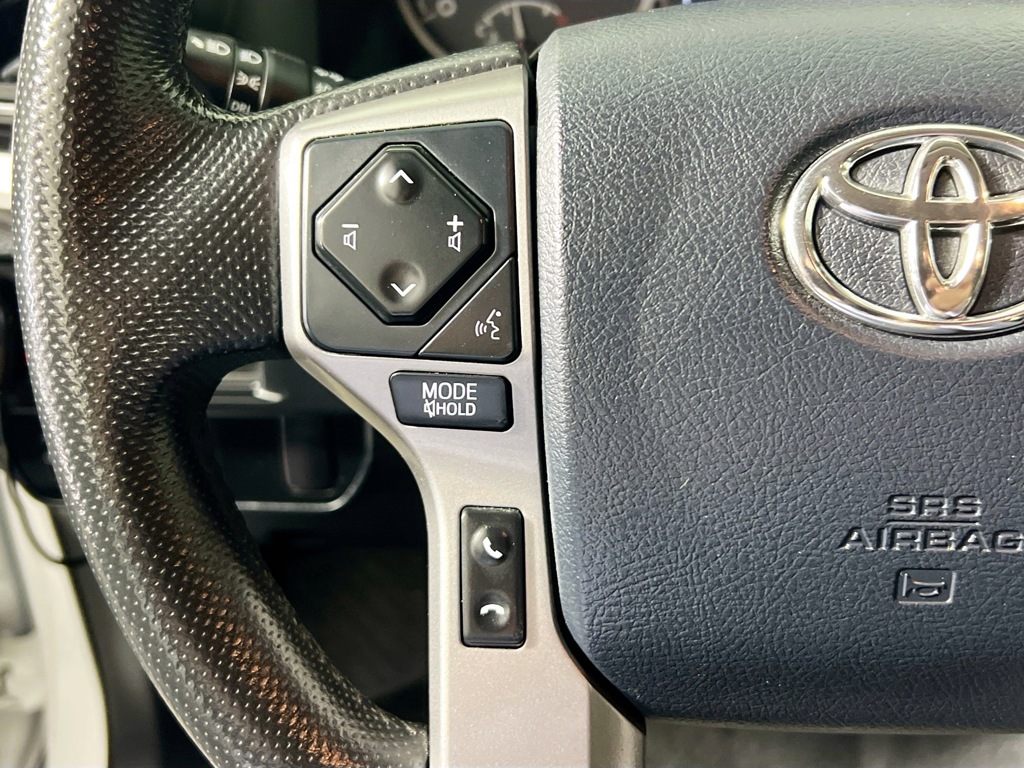 Used 2016 Toyota Tacoma SR5 w/ Towing Package image 18