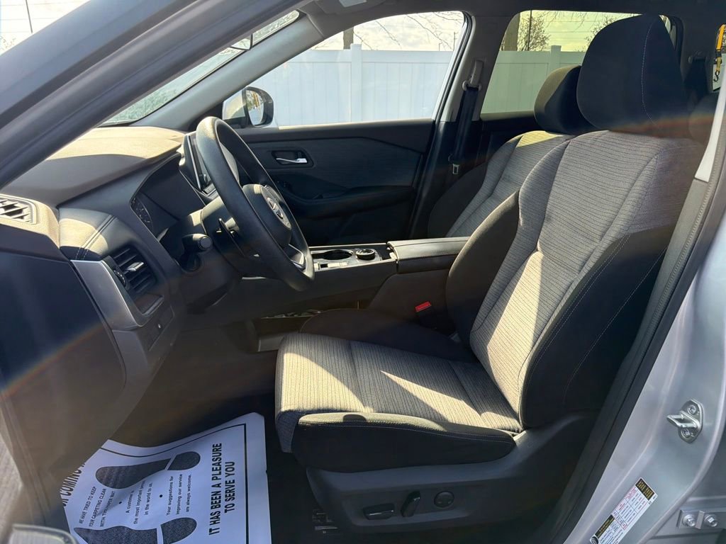 Used 2023 Nissan Rogue SV image 10