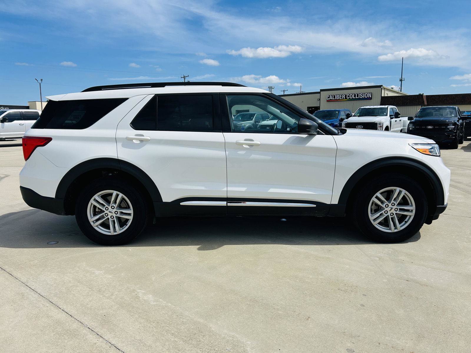 Used 2024 Ford Explorer XLT w/ Equipment Group 202A AWD/4WD image 41