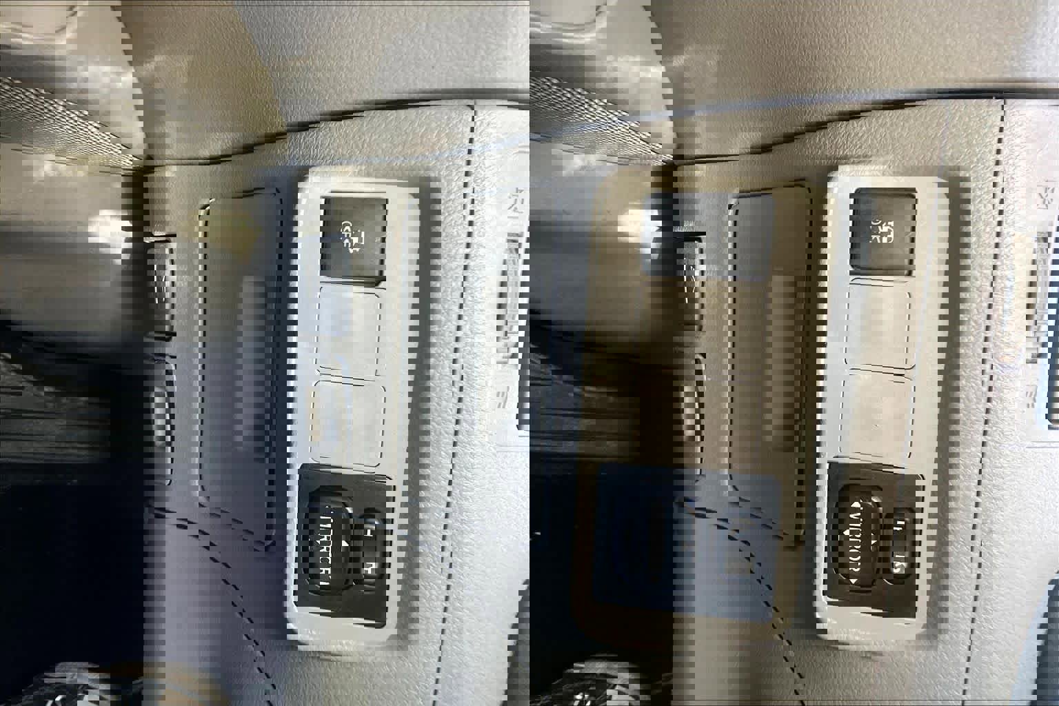 Used 2013 Toyota Corolla LE w/ Premium Pkg image 31