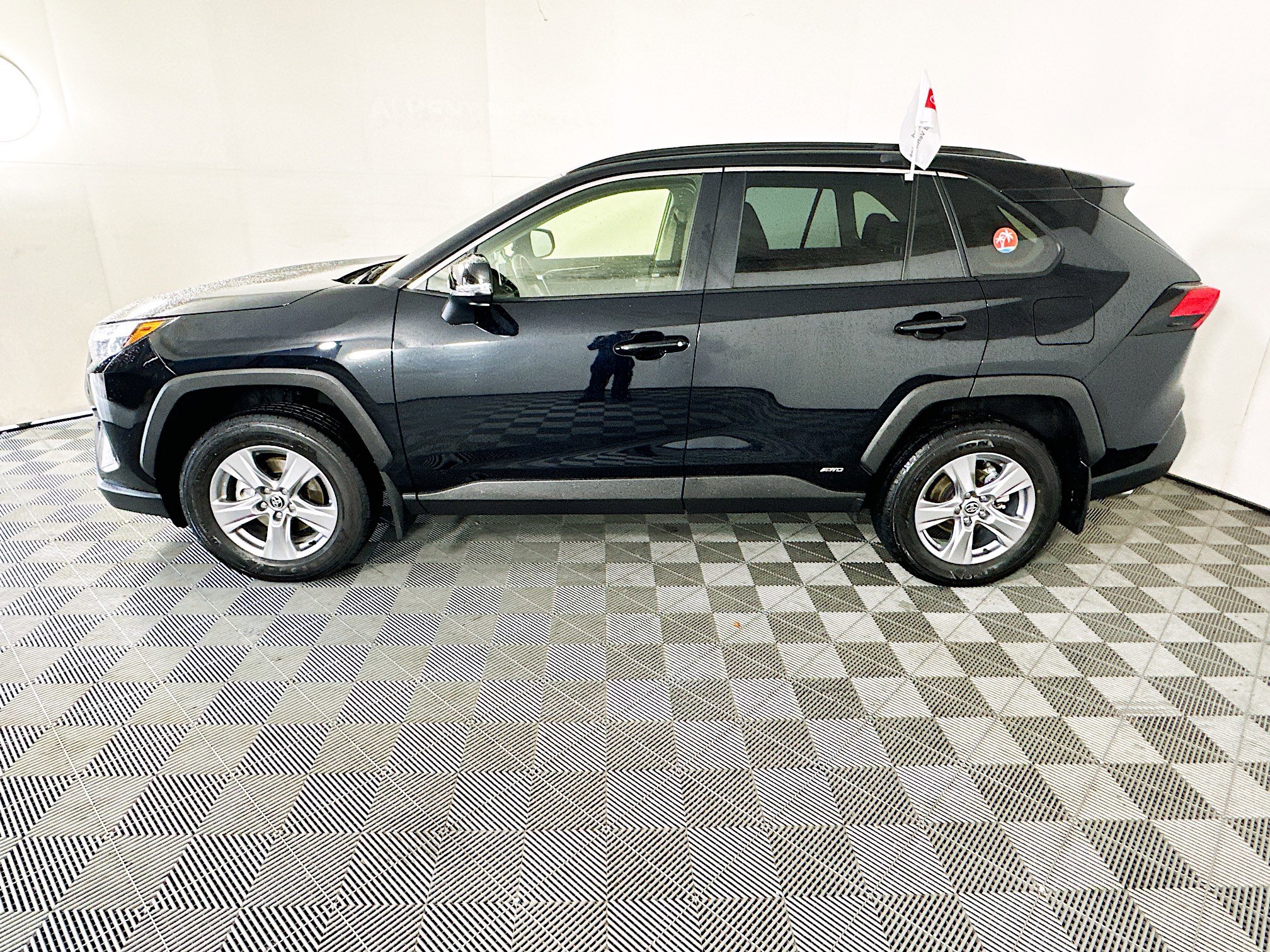 Used 2025 Toyota RAV4 LE AWD/4WD image 6