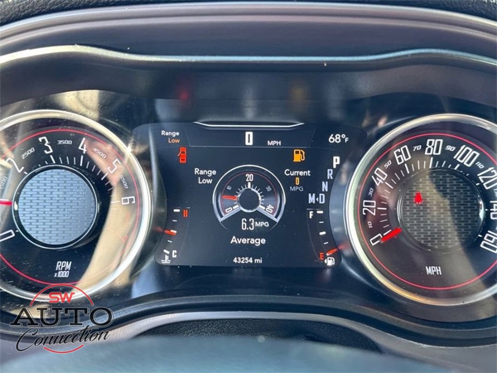 Used 2023 Dodge Challenger SXT image 6