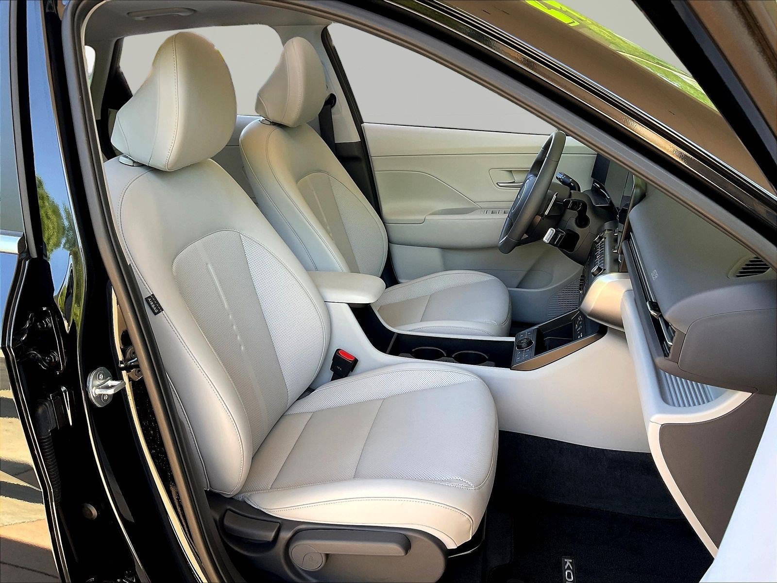 Used 2024 Hyundai Kona Limited AWD/4WD image 28