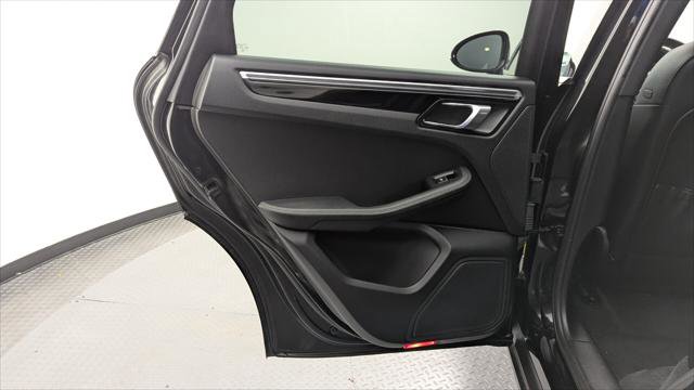 Used 2018 Porsche Macan Sport Edition image 16
