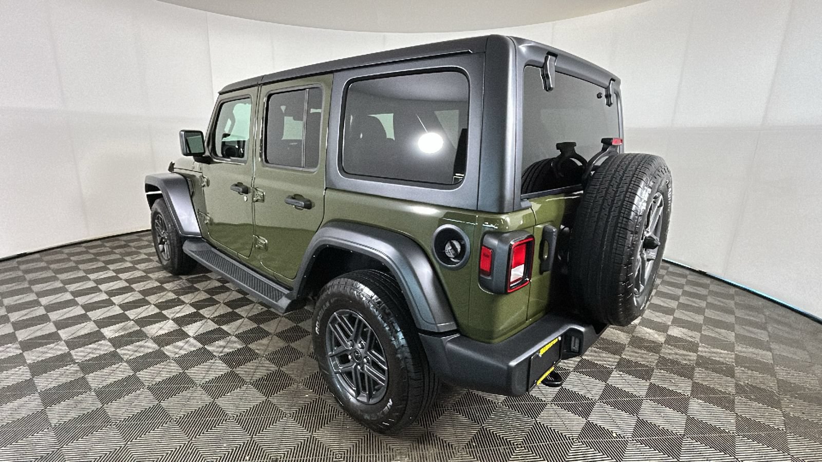 Used 2024 Jeep Wrangler Unlimited Sport AWD/4WD image 5