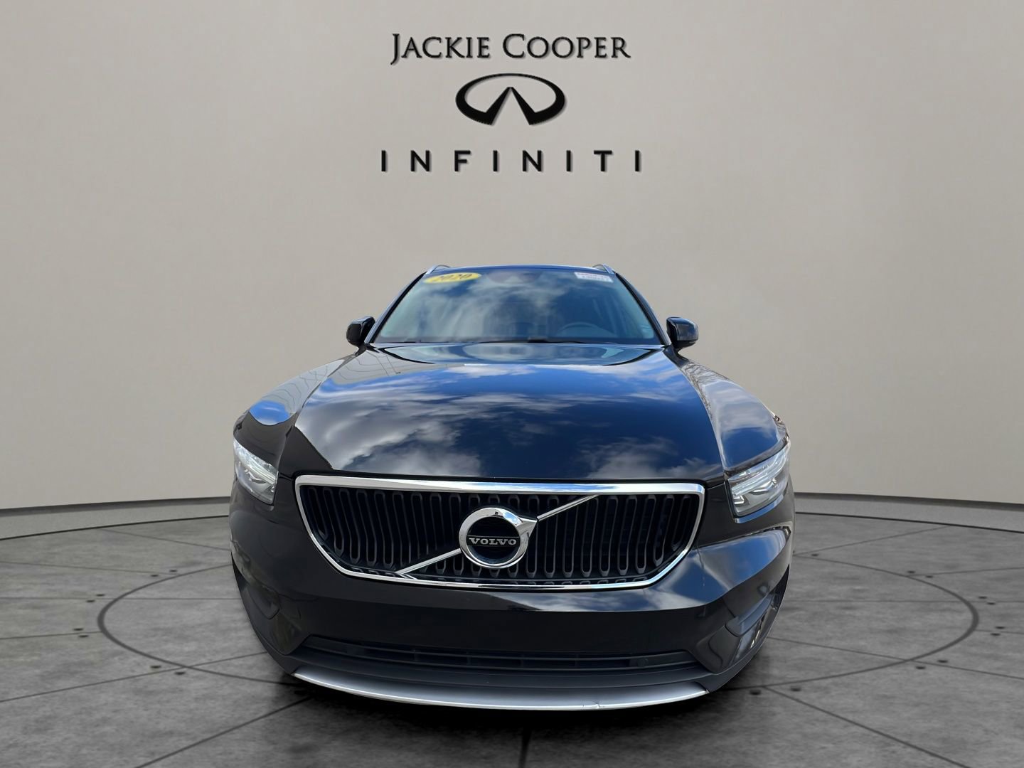 Used 2020 Volvo XC40 T4 Momentum w/ Premium Package image 8