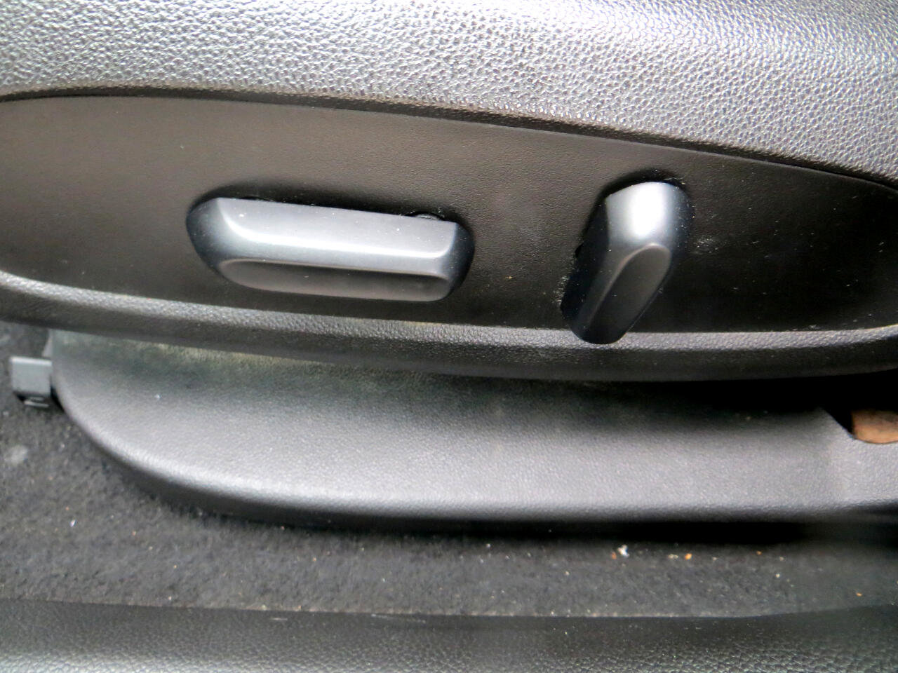 Used 2018 Chevrolet Cruze LT w/ Convenience Package image 21