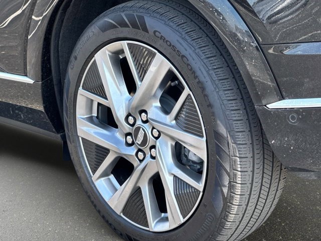 Certified 2025 Cadillac Optiq Luxury 2 w/ LPO, Floor Liner Package AWD/4WD image 29
