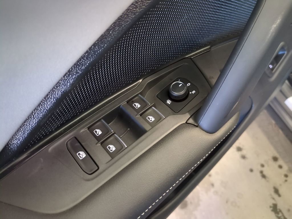 New 2026 Volkswagen Tiguan SE image 12