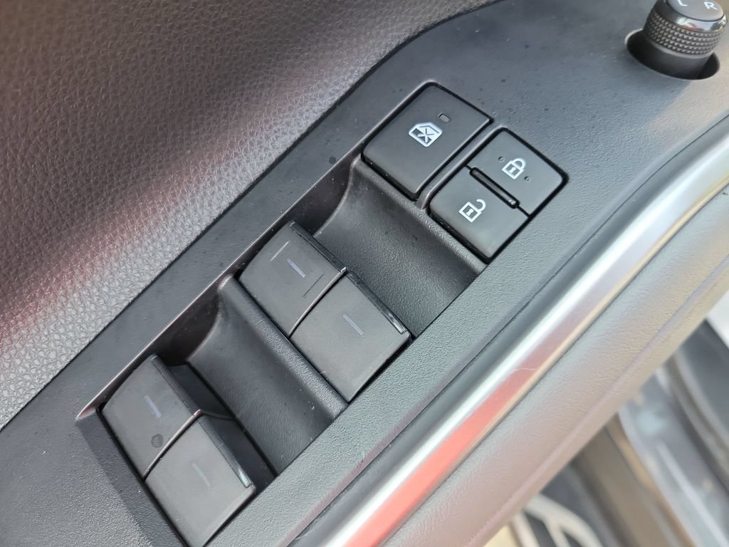 Certified 2021 Toyota Highlander XLE FWD image 13