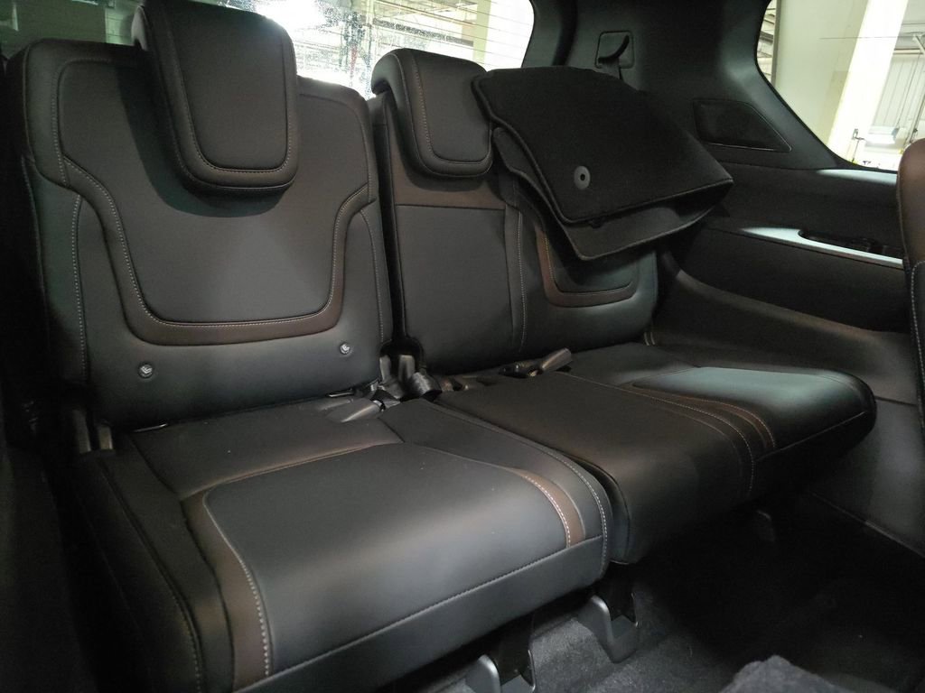 Used 2026 Nissan Armada SL w/ Captain's Chari Seat Package image 7