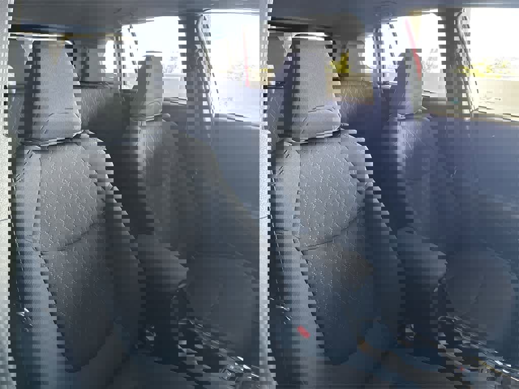 Used 2022 Toyota Corolla Cross LE image 27