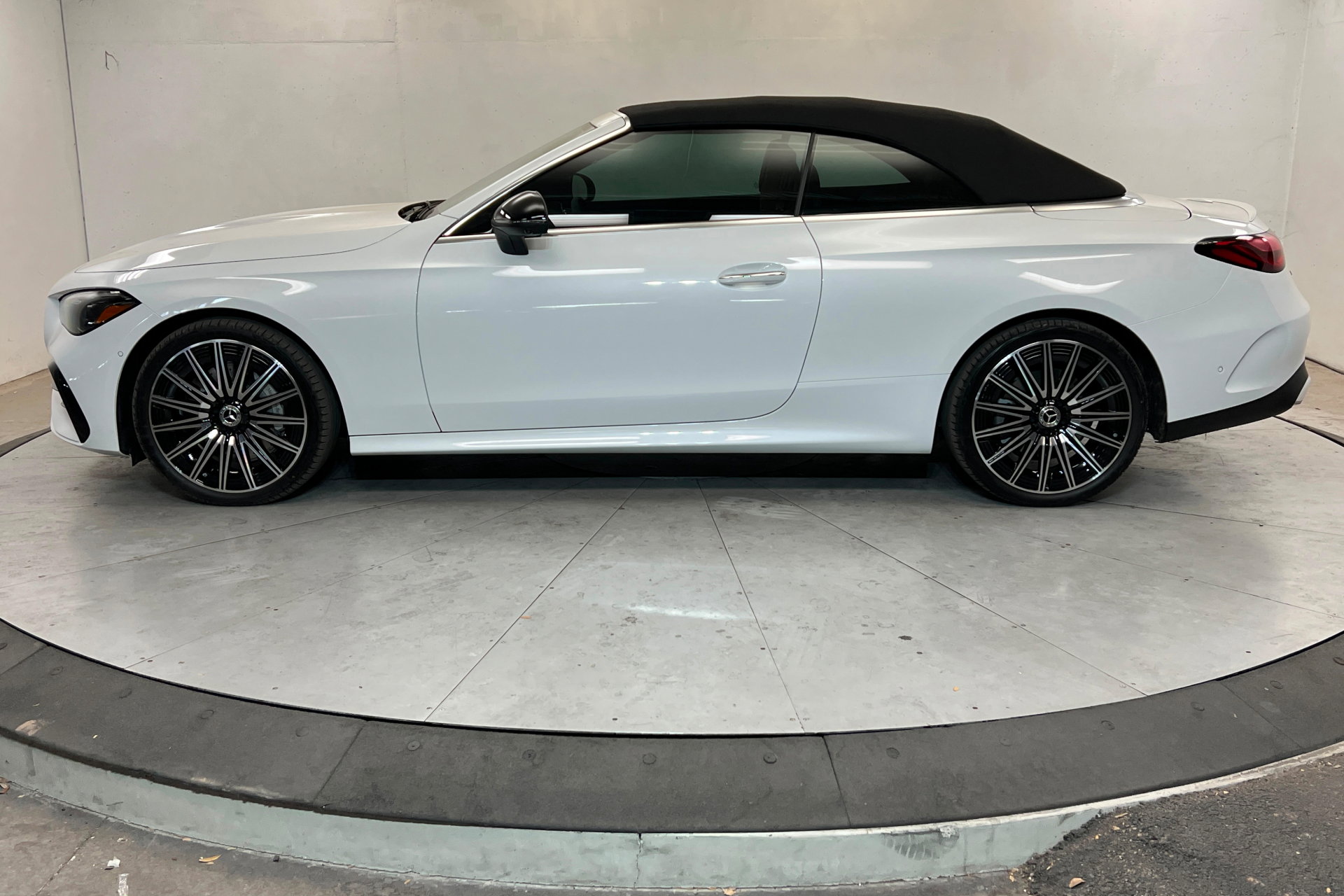 New 2026 Mercedes-Benz CLE 450 4MATIC Cabriolet image 2