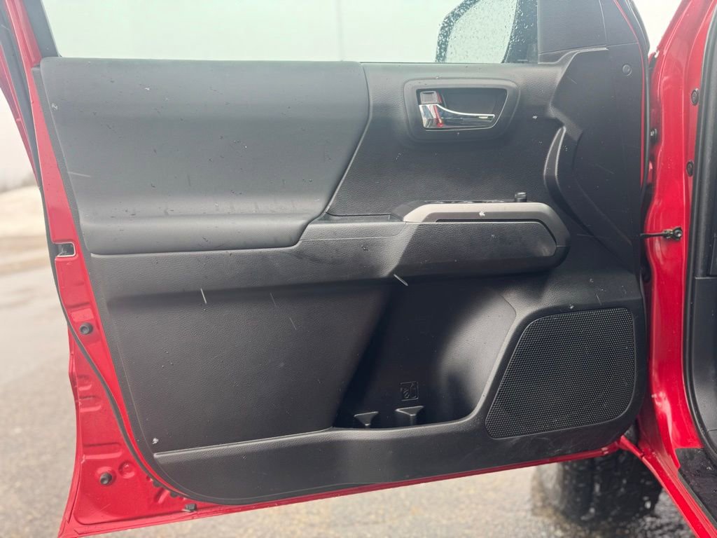 Used 2022 Toyota Tacoma TRD Sport image 12