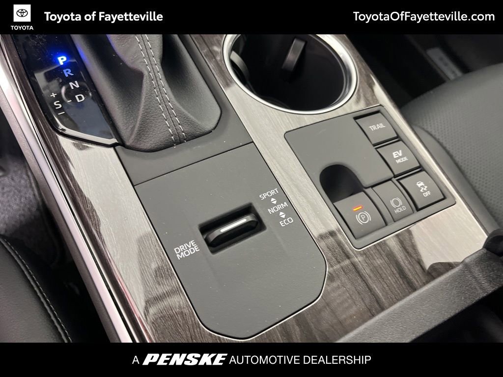 Used 2026 Toyota Highlander Limited image 37