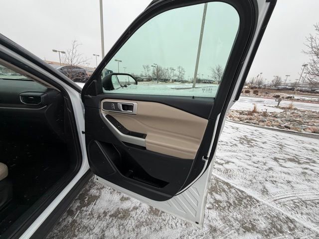 Used 2024 Ford Explorer XLT w/ Equipment Group 202A image 28