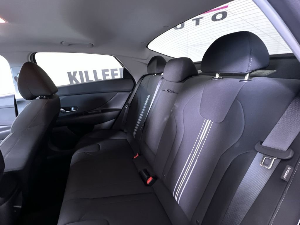 Used 2025 Hyundai Elantra SEL image 25