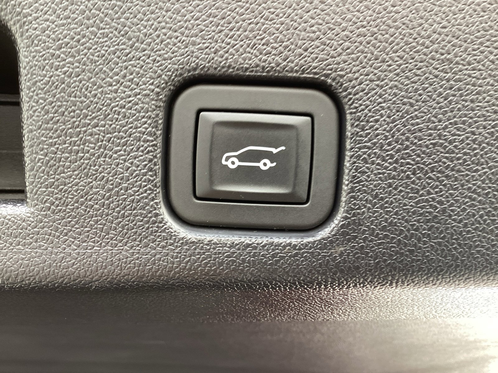 Used 2025 Chevrolet Traverse LT FWD image 17