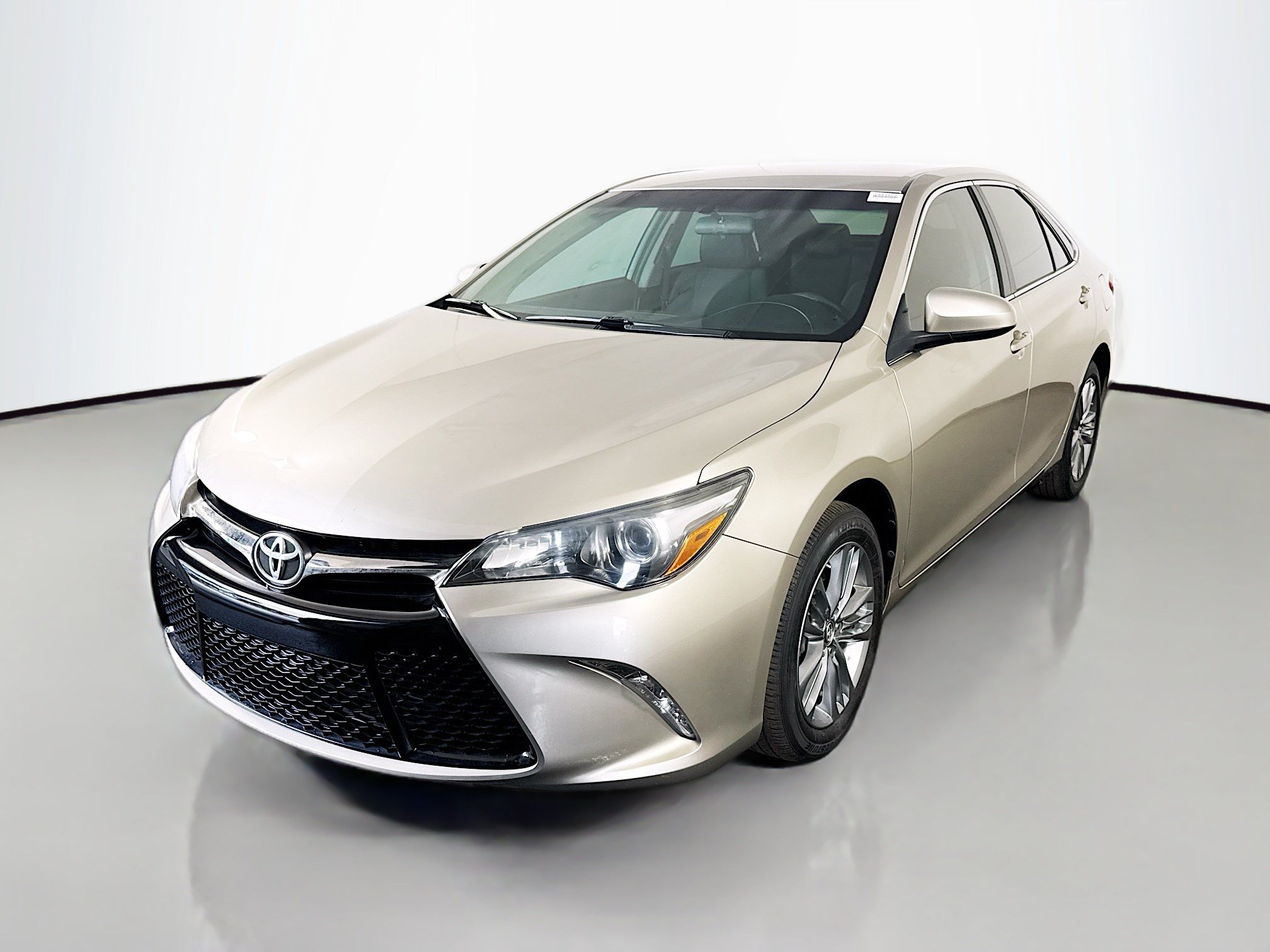 Used 2017 Toyota Camry SE FWD image 4