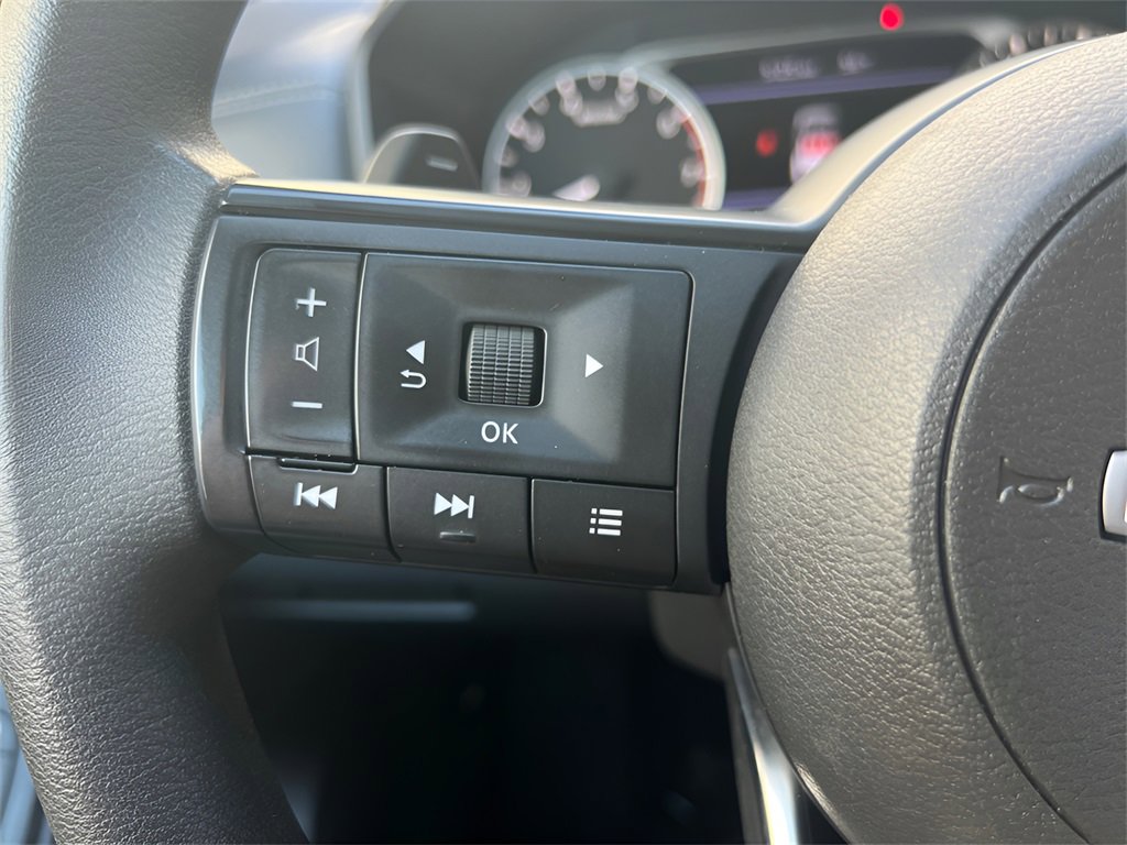 Used 2023 Nissan Rogue S image 19