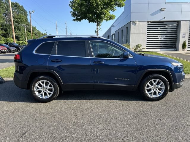 Used 2018 Jeep Cherokee Latitude Plus w/ Cold Weather Group AWD/4WD image 9
