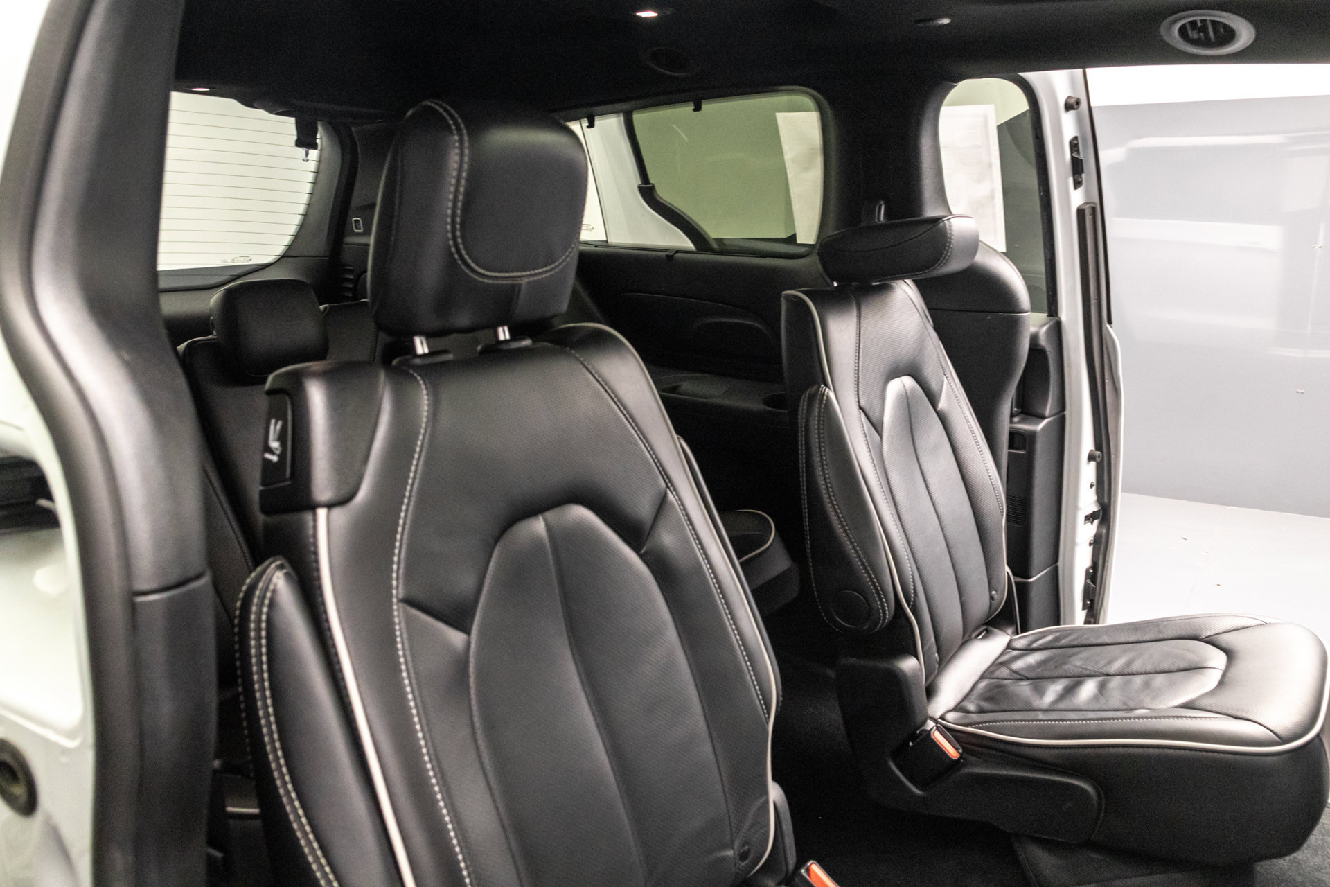 Used 2025 Chrysler Pacifica Limited FWD image 33