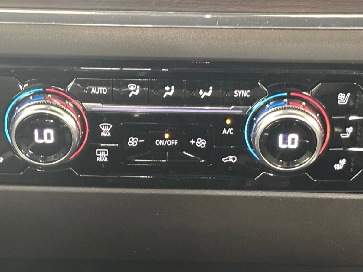 Used 2022 GMC Sierra 1500 SLT w/ SLT Convenience Package RWD image 4