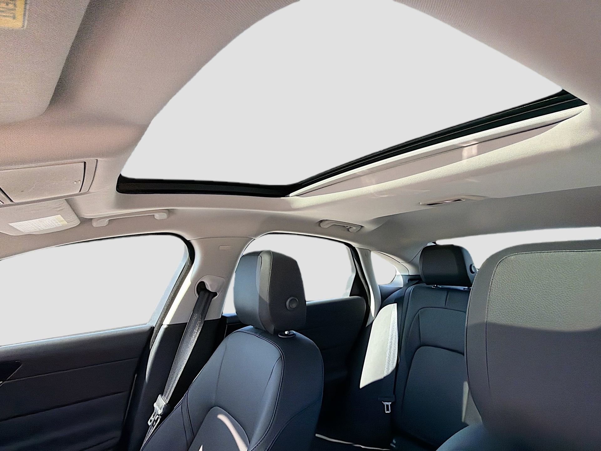 Used 2018 Jaguar XF Premium image 26