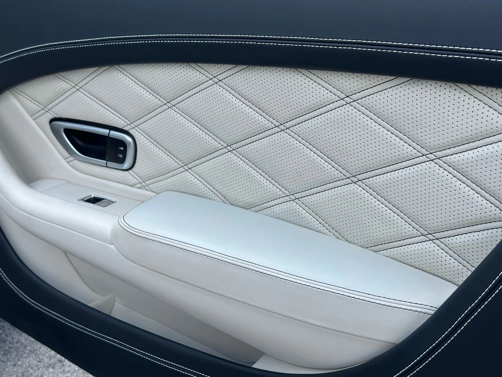 Used 2013 Bentley Continental GT image 28