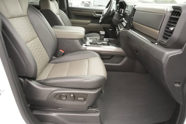 Used 2023 Chevrolet Silverado 1500 ZR2 w/ Technology Package image 18