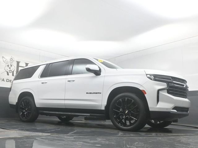 Used 2023 Chevrolet Suburban LT w/ Luxury Package image 2