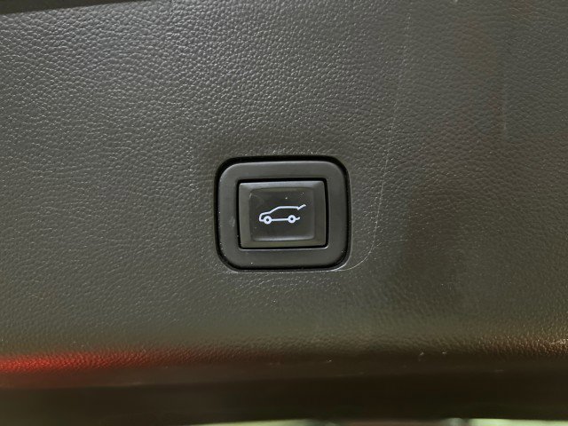 Used 2020 Chevrolet Traverse LT w/ LT Premium Package image 12