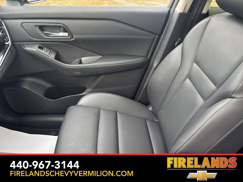 Used 2025 Nissan Rogue SL w/ Tech Package image 16