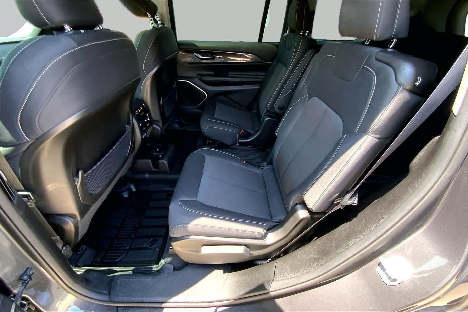 Used 2022 Jeep Grand Cherokee L Laredo w/ Luxury Tech Group I RWD image 20