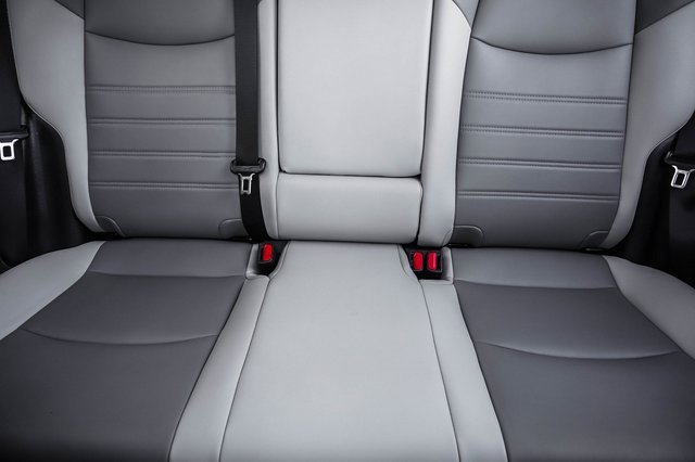 Used 2021 Toyota RAV4 XLE Premium image 19