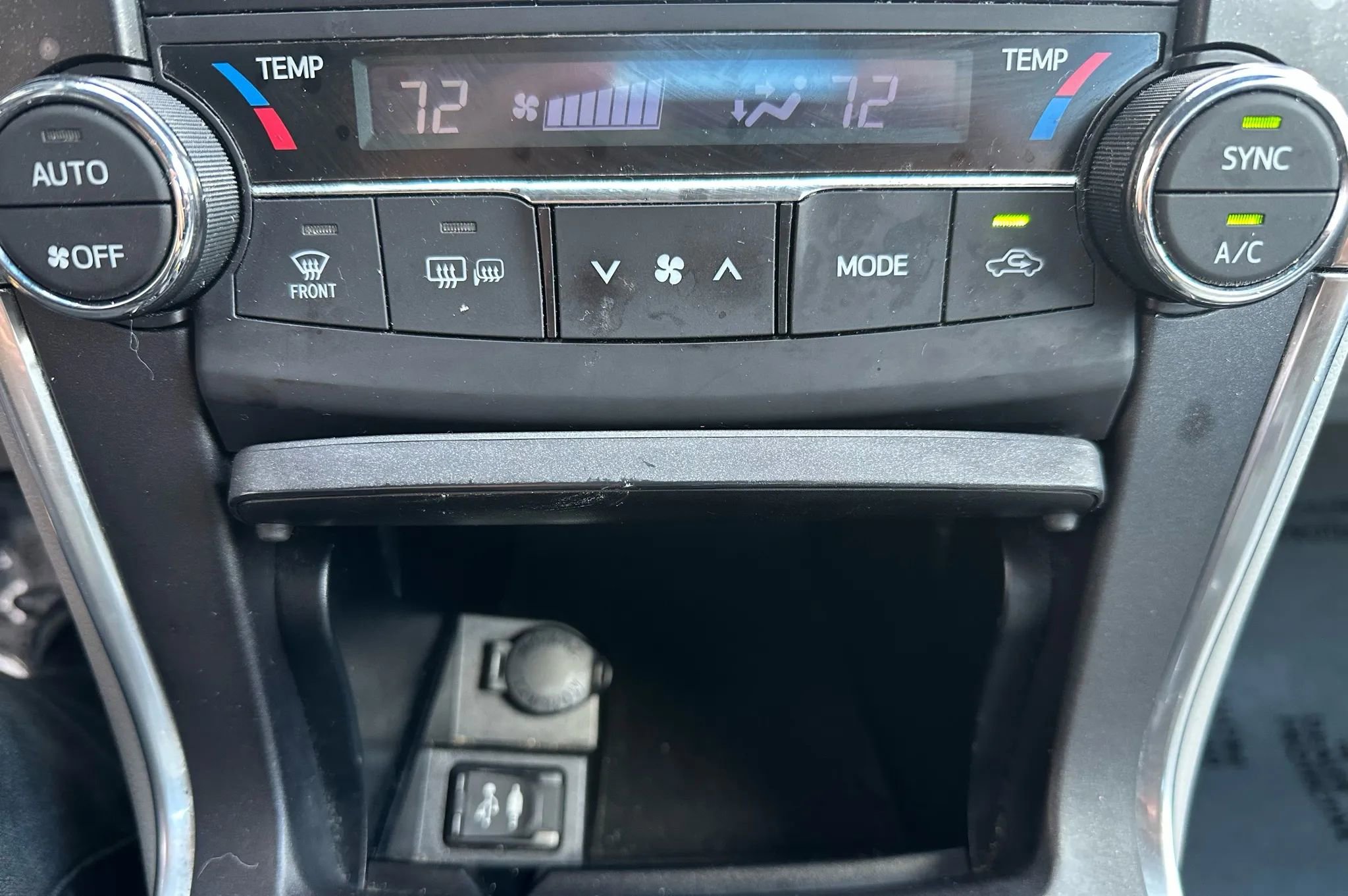 Used 2016 Toyota Camry LE FWD image 17