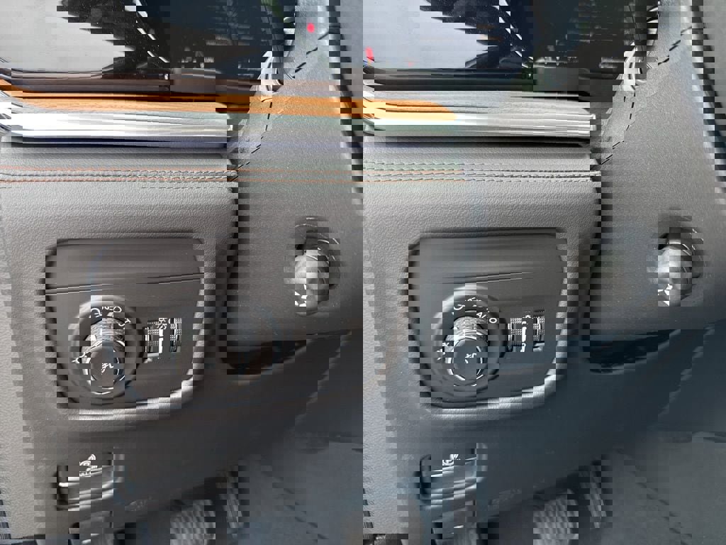 New 2026 Jeep Grand Cherokee L Summit AWD/4WD image 17