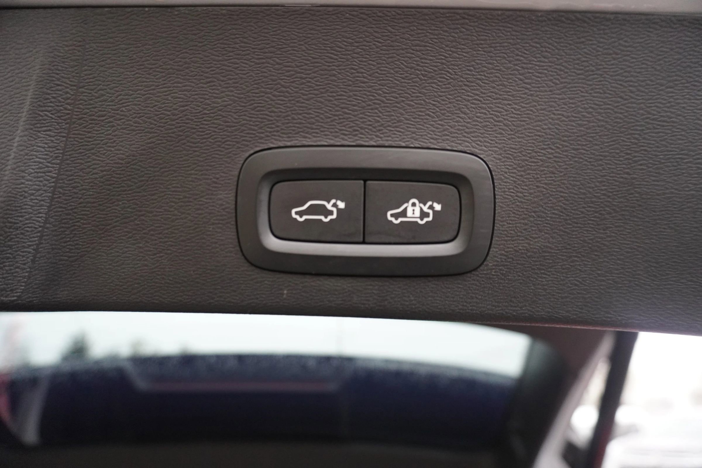 Used 2021 Volvo XC40 P8 Recharge w/ Advanced Package image 30