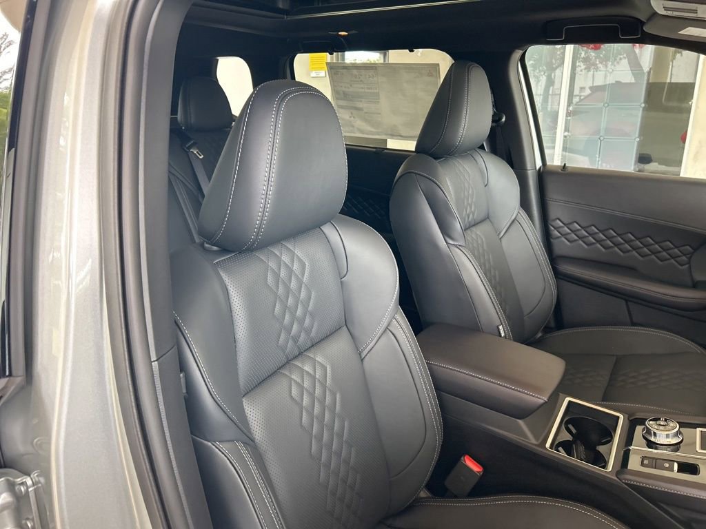 New 2025 Mitsubishi Outlander SEL Black Edition image 22